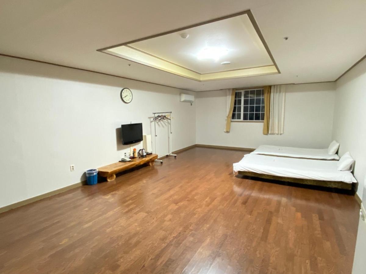 Arbon Youth Hostel & Resort Jeju Exteriör bild