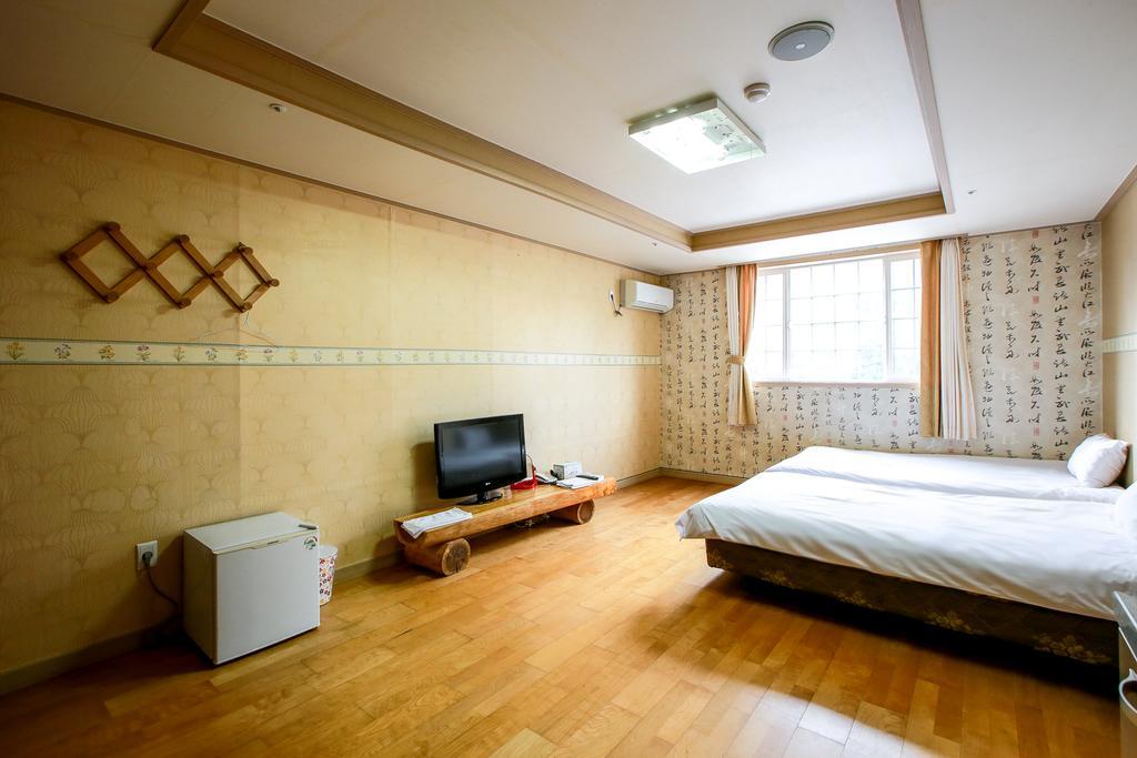 Arbon Youth Hostel & Resort Jeju Exteriör bild